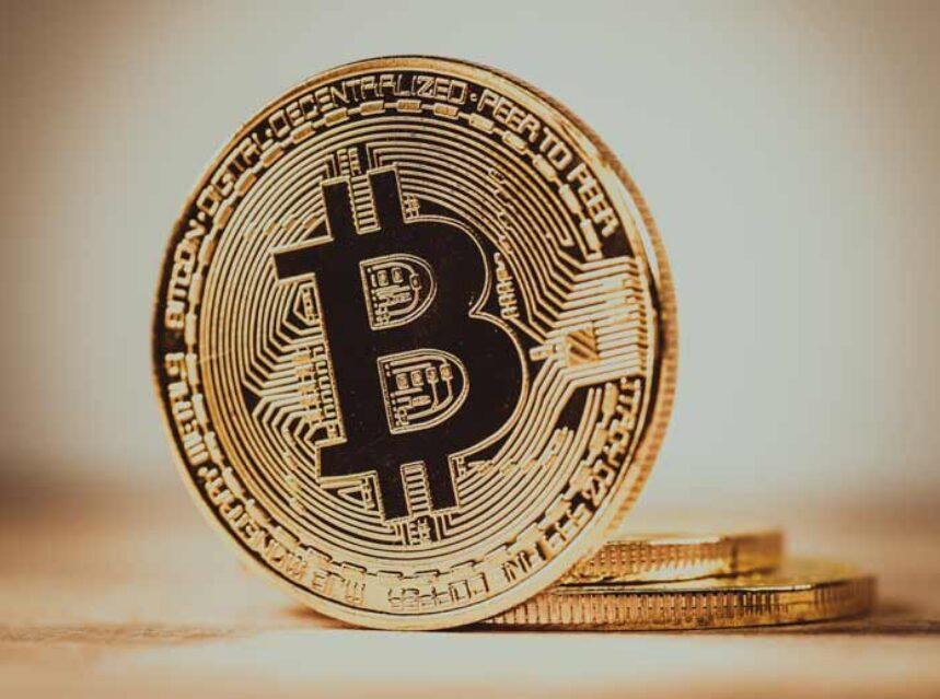 Por qué es ‍importante actualizar y respaldar​ tu wallet regularmente para proteger tus activos digitales